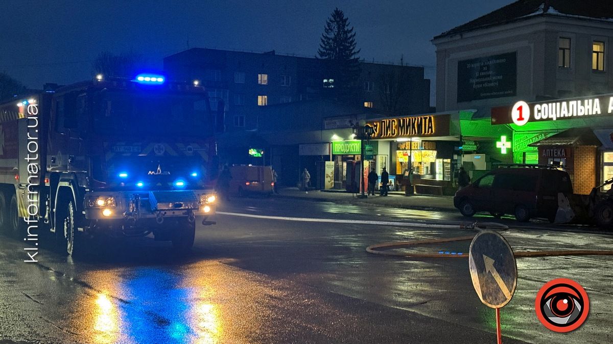 Полум'я посеред площі Привокзальної палає у Коломиї 2