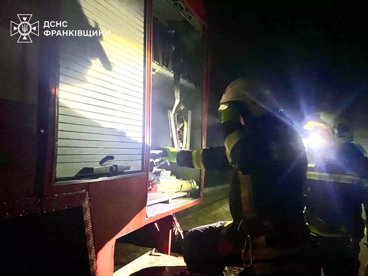 Гасіння пожежі у Поляницькій громаді. Фото: ГУ ДСНС України в Івано-Франківській області