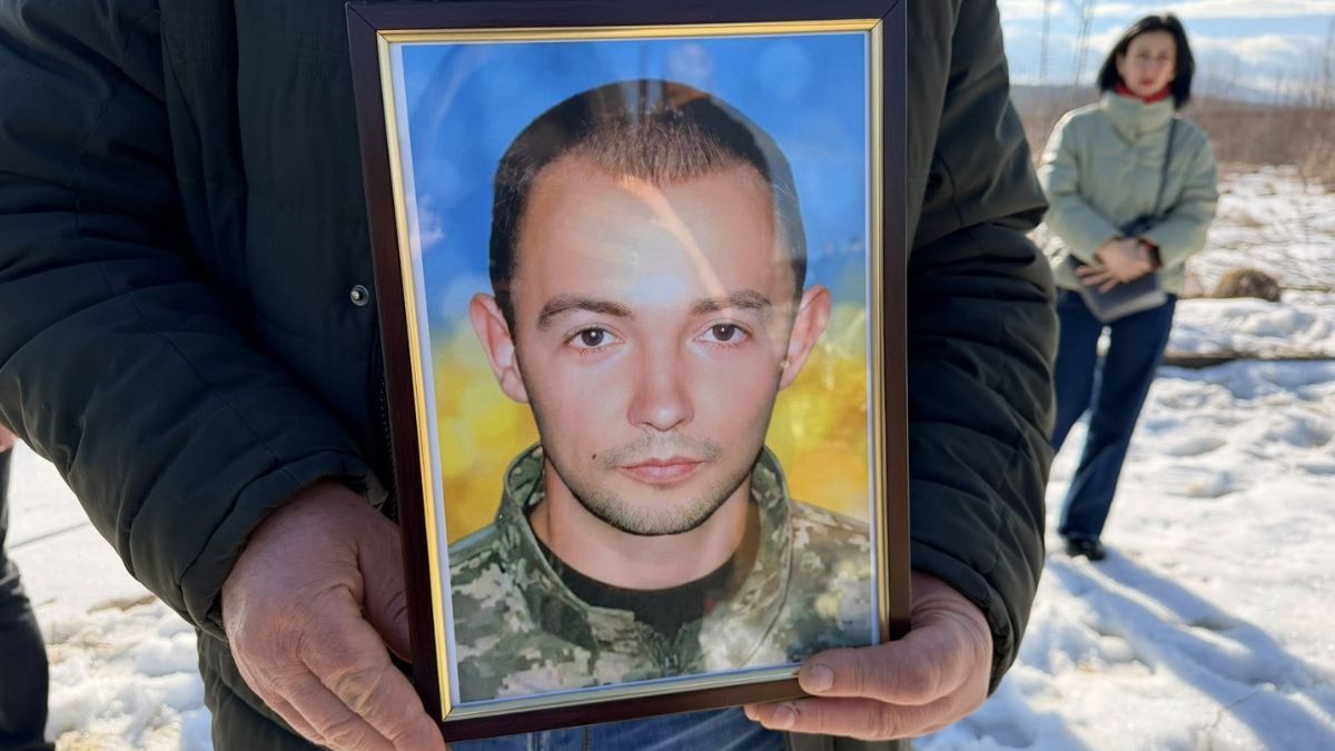 В останю дорогу на Надвірнянщині провели воїна Андрія Фаб'яка