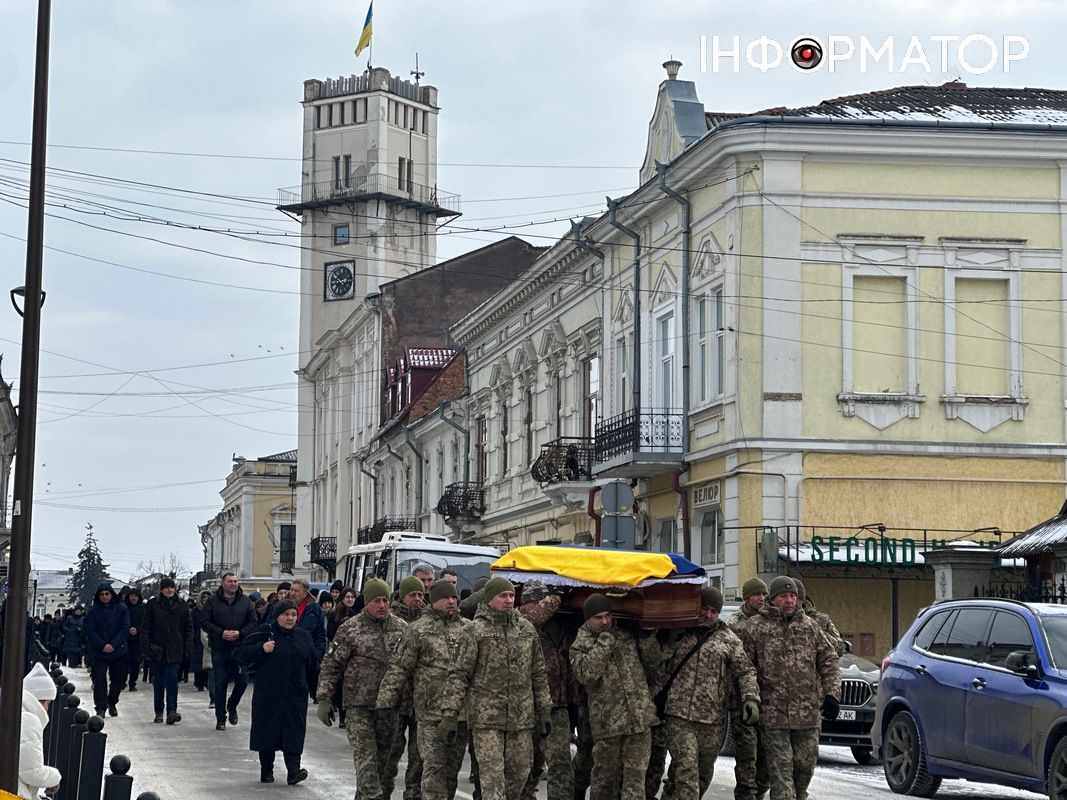У Коломиї попрощалися із Героєм Ярославом Томенком 15