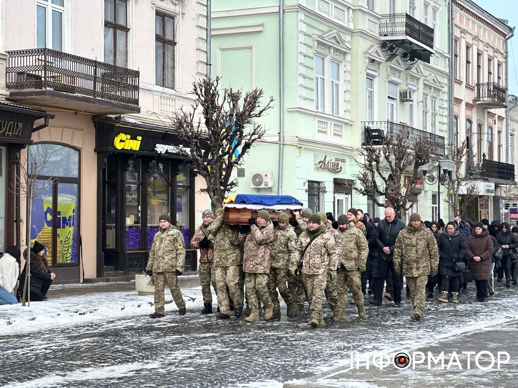 У Коломиї попрощалися із Героєм Ярославом Томенком 11
