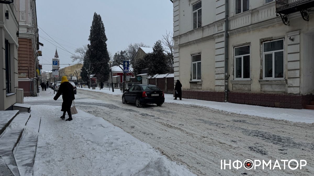 Сніг іде, комиунальники сплять: ситуація на дорогах Коломиї вранці 18 лютого 4