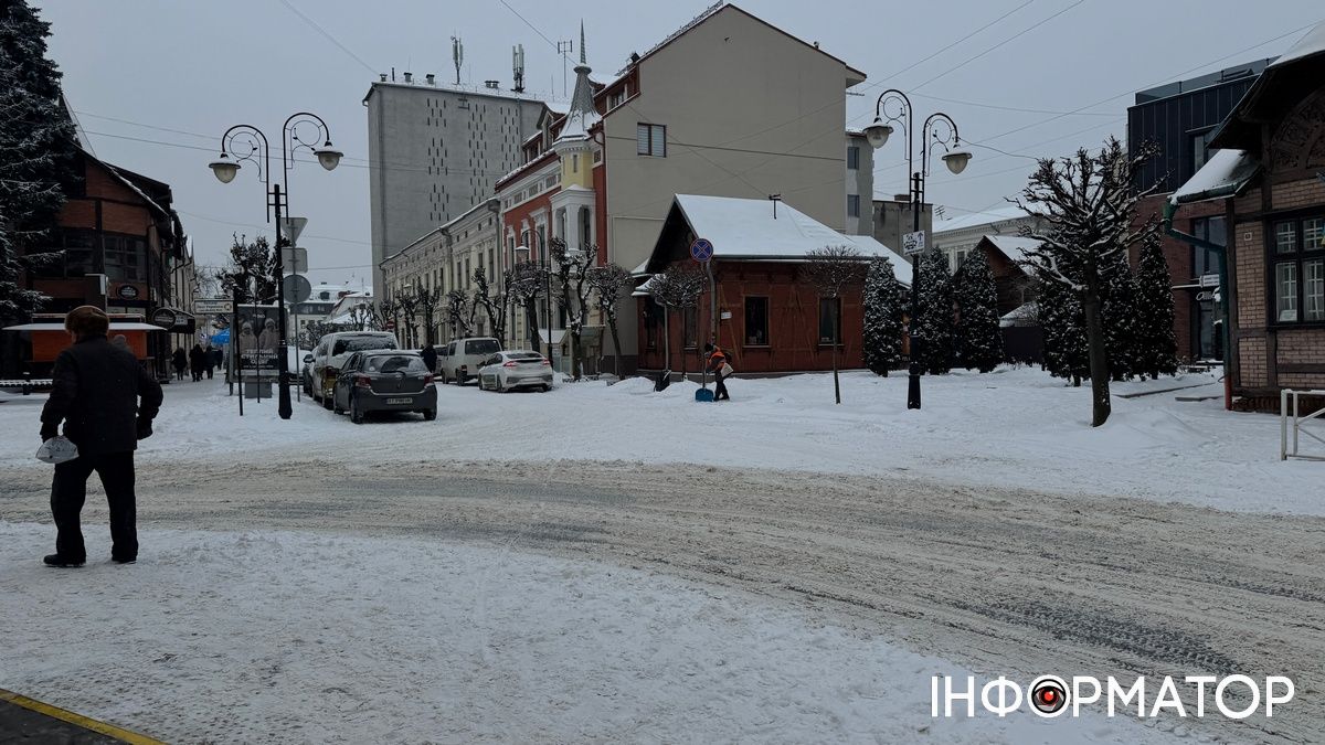 Сніг іде, комиунальники сплять: ситуація на дорогах Коломиї вранці 18 лютого 3