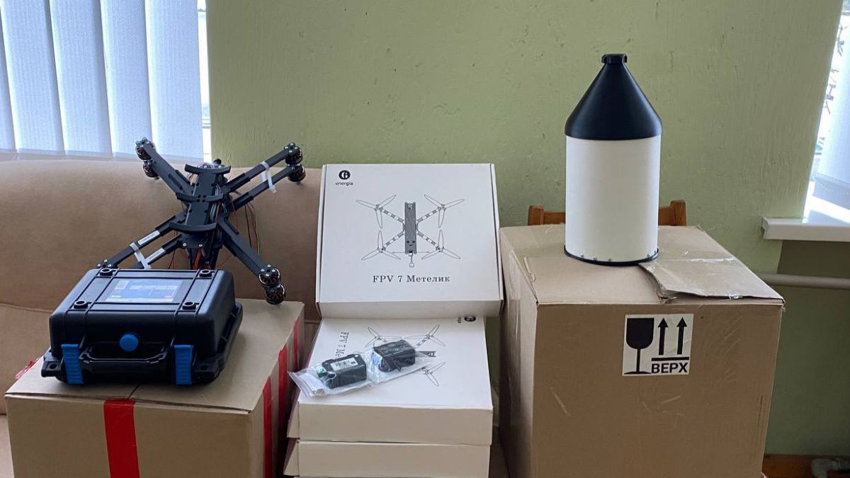 Городенківська громада продовжує підтримувати Захисників: передали дрони й генератор