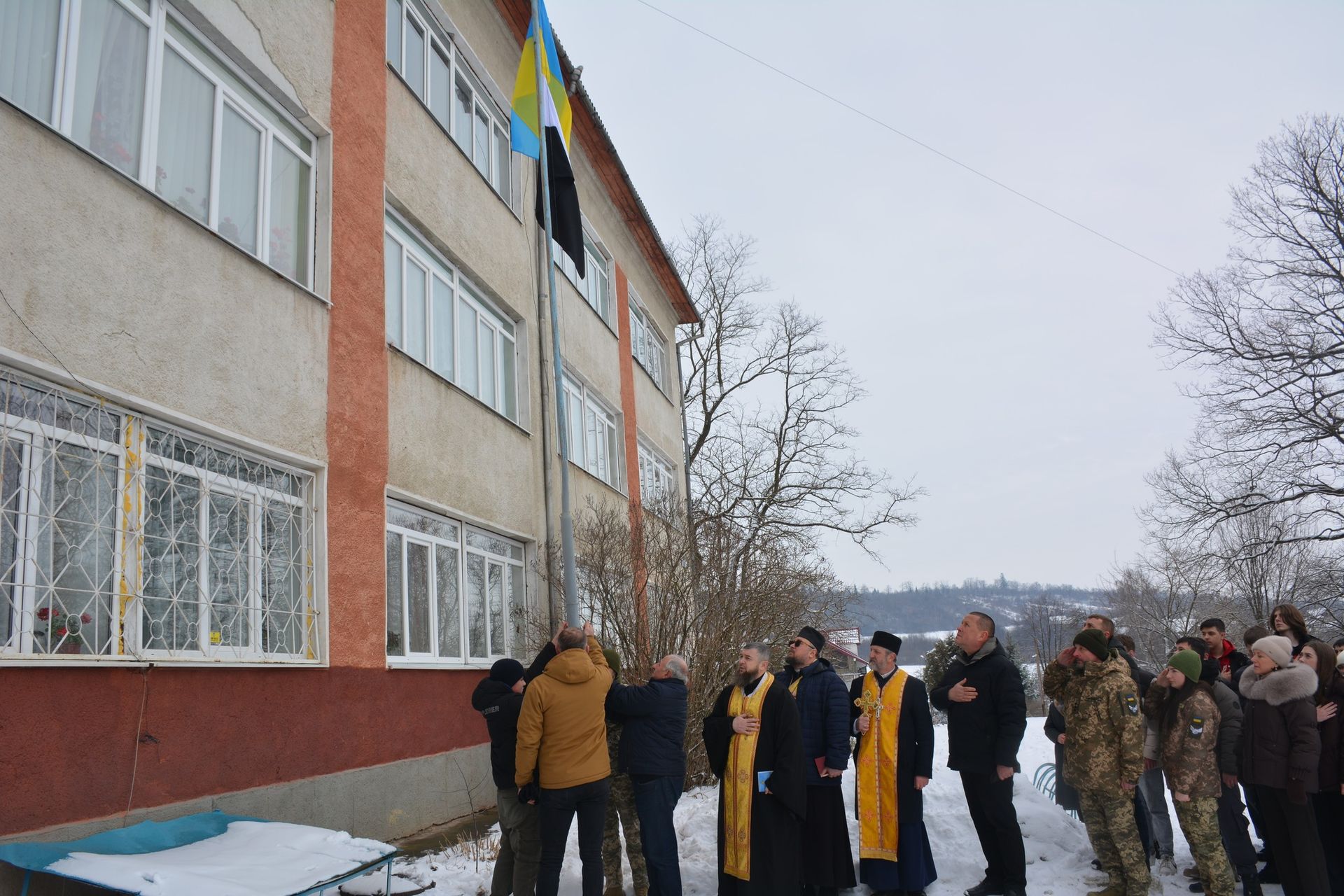На Надвірнянщині підняли Прапор Надії та нагадали про полонених та безвістизниклих 11