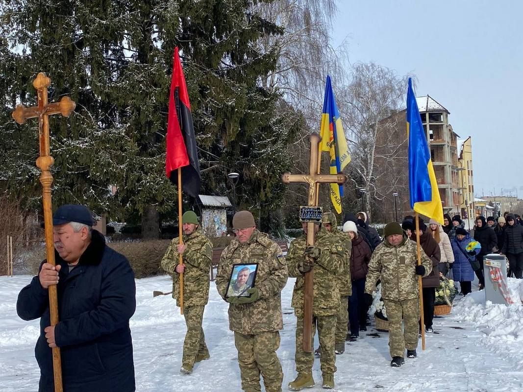 У Городенці попрощалися із воїном Андрієм Шумовським 11