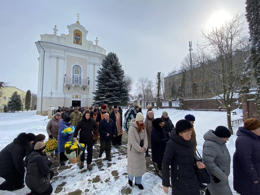 У Городенці попрощалися із воїном Андрієм Шумовським 10