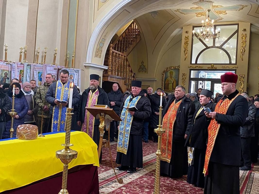 У Городенці попрощалися із воїном Андрієм Шумовським 9