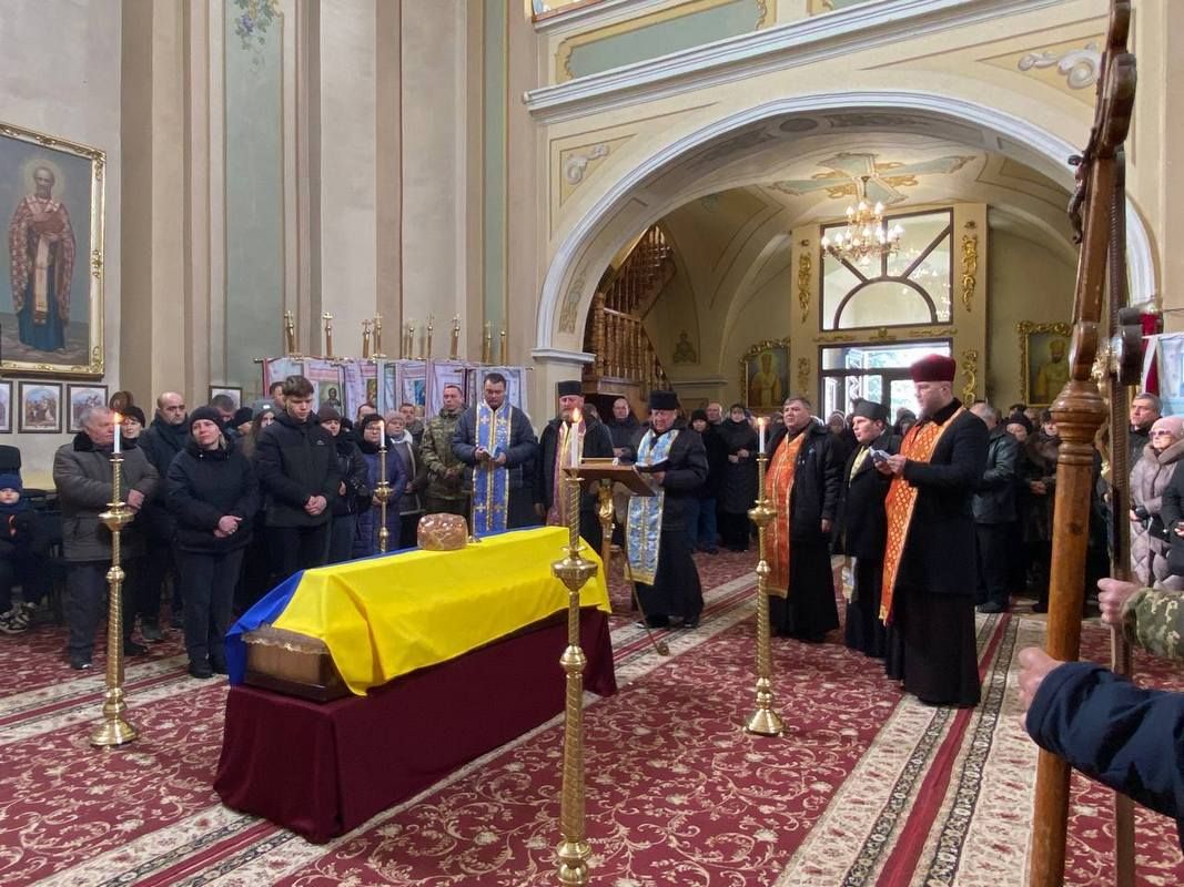 У Городенці попрощалися із воїном Андрієм Шумовським 8