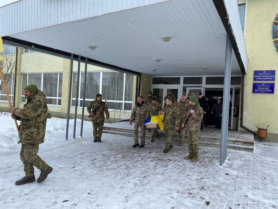 У Городенці попрощалися із воїном Андрієм Шумовським 4