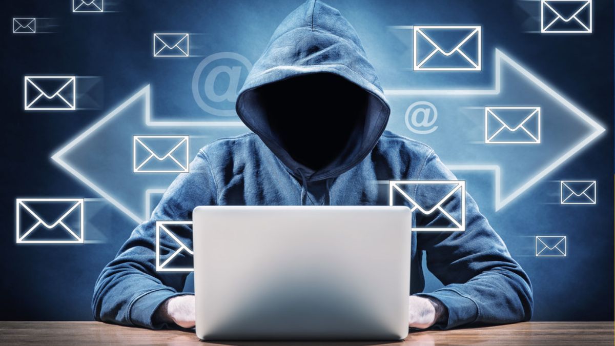 Шахрайство на Прикарпатті: жінка перерахувала аферистам майже 200 тисяч гривень