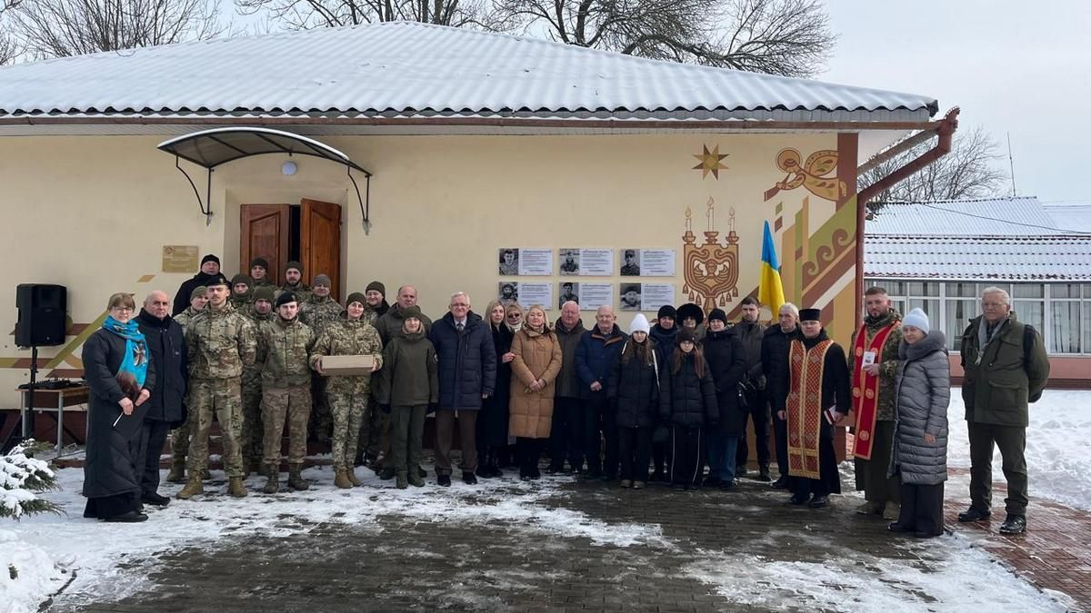 У Коломийському педколеджі відкрили меморіальні дошки загиблим Героям-випускникам 4