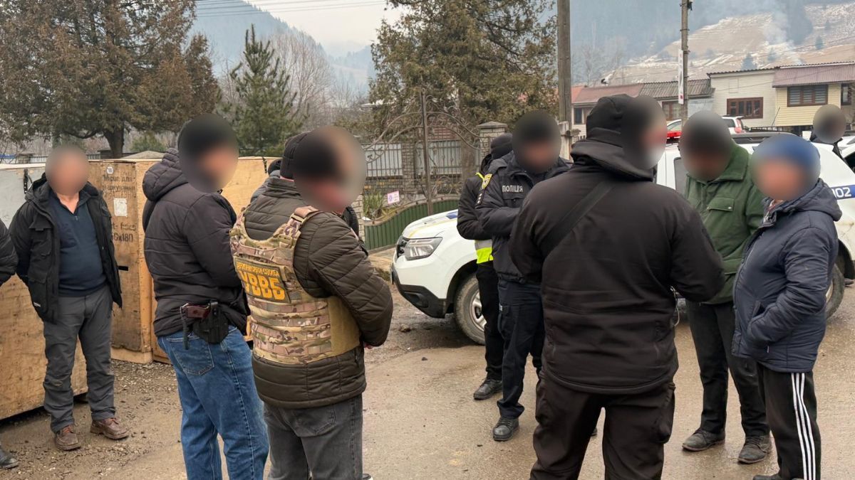 Затримання спільників протиправної схеми