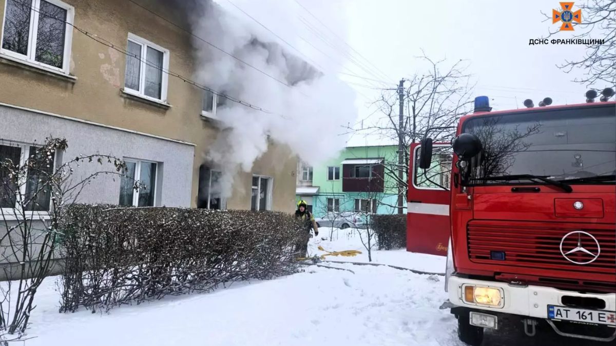 У Снятині під час пожежі в двоповерховому будинку врятували чоловіка