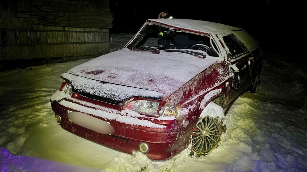 На Верховинщині перекинувся легковик: у ДТП важко травмувалося немовля