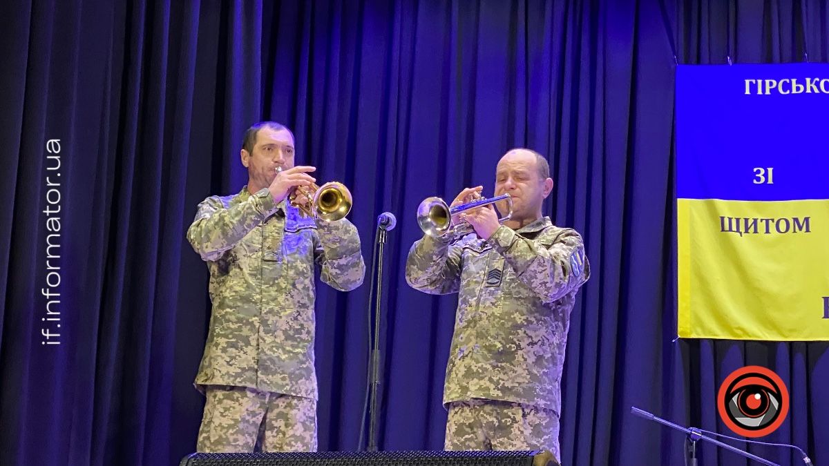До Дня Героїв Небесної Сотні у Надвірній виступив військовий оркестр бригади "Едельвейс" 2
