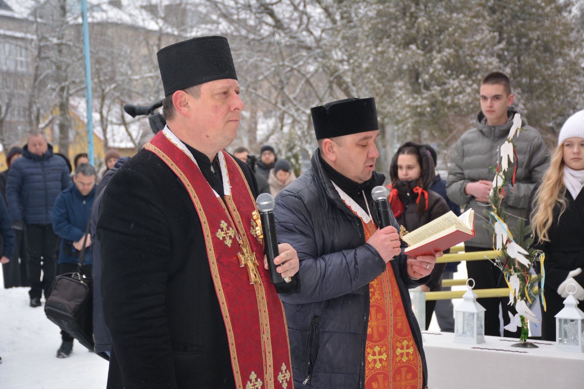 У Надвірній відкрили меморіальні дошки двом полеглим захисникам 1