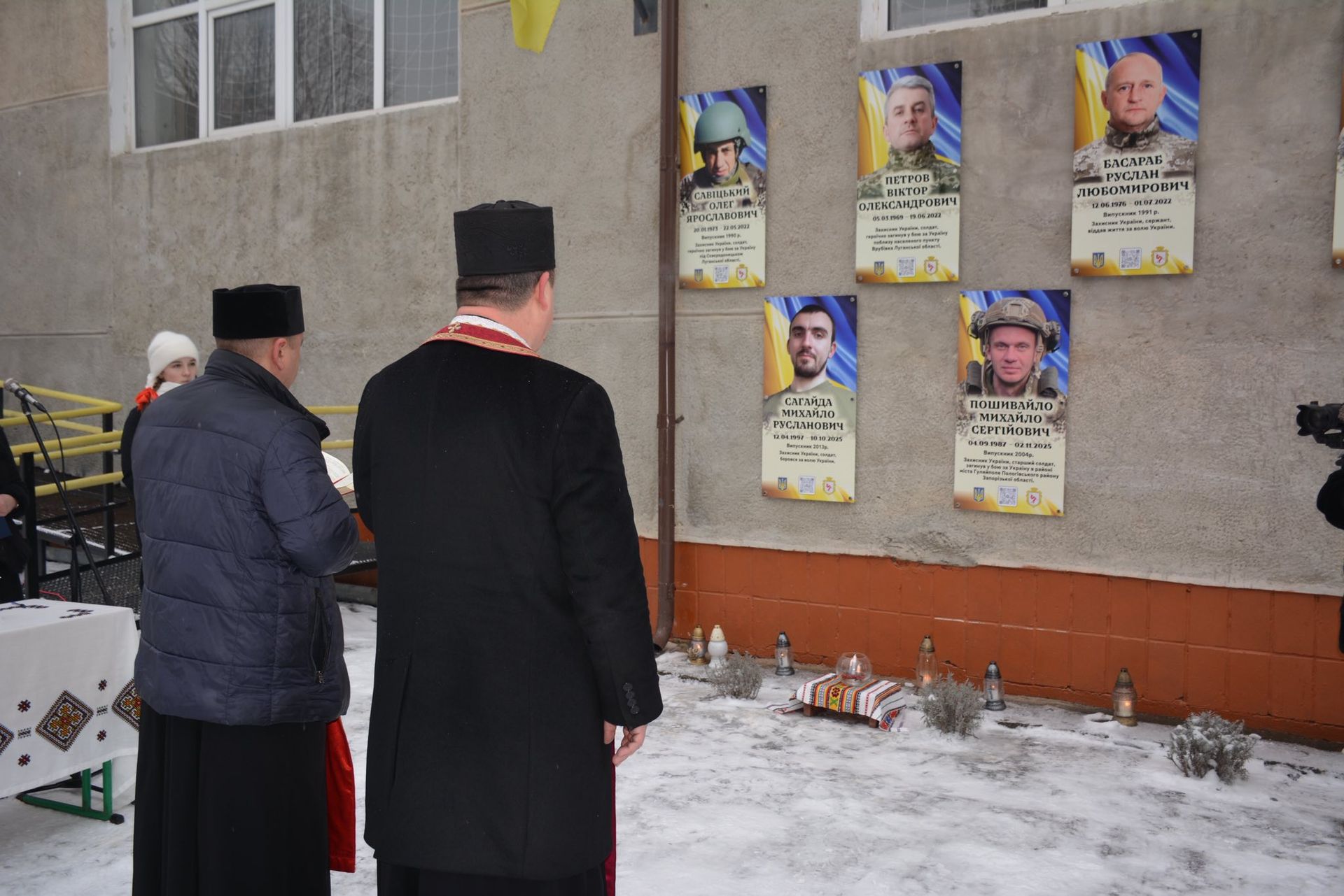 У Надвірній відкрили меморіальні дошки двом полеглим захисникам 11