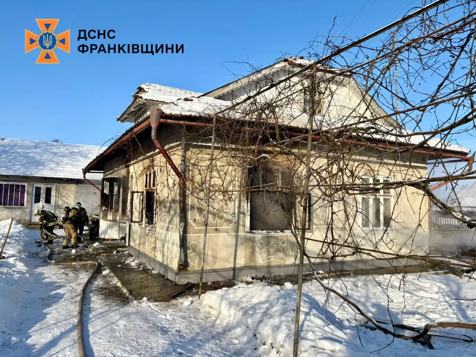 Пожежа в селі Спас Нижньовербізької громади. Фото: ГУ ДСНС України в Івано-Франківській області