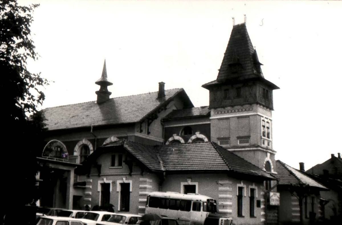 "У клюбі були танці" | Як і під які пісні молодь Коломиї витанцьовувала пів століття тому 1