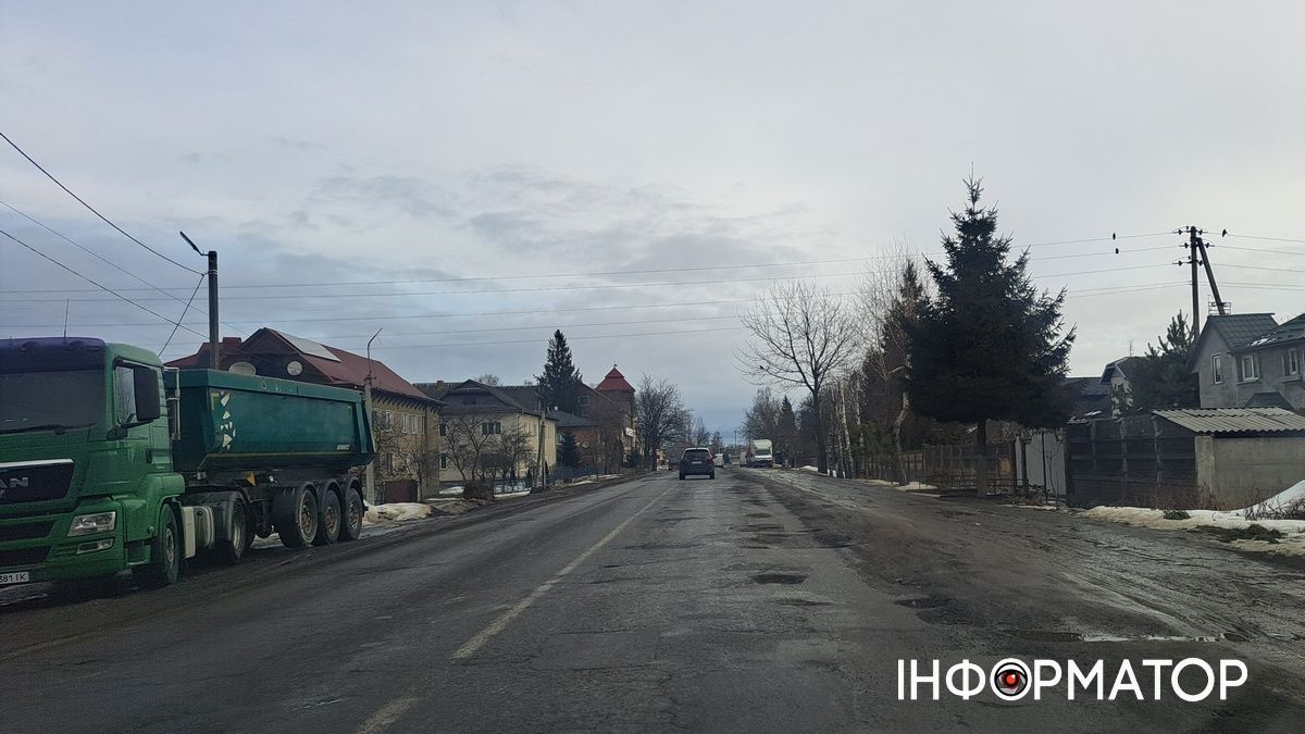 Дорога - решето: водії скаржаться на ями у Нижньому Вербіжі 4
