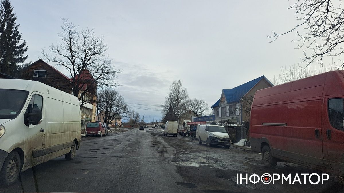Дорога - решето: водії скаржаться на ями у Нижньому Вербіжі 1