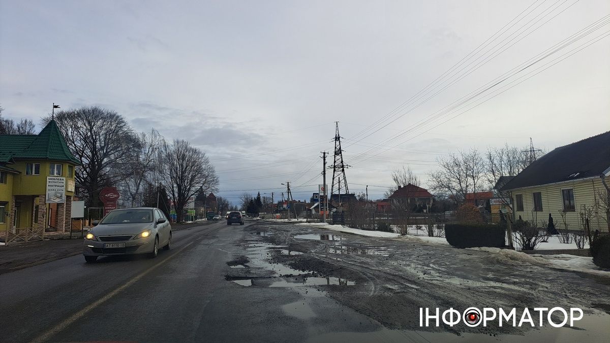 Дорога - решето: водії скаржаться на ями у Нижньому Вербіжі 3