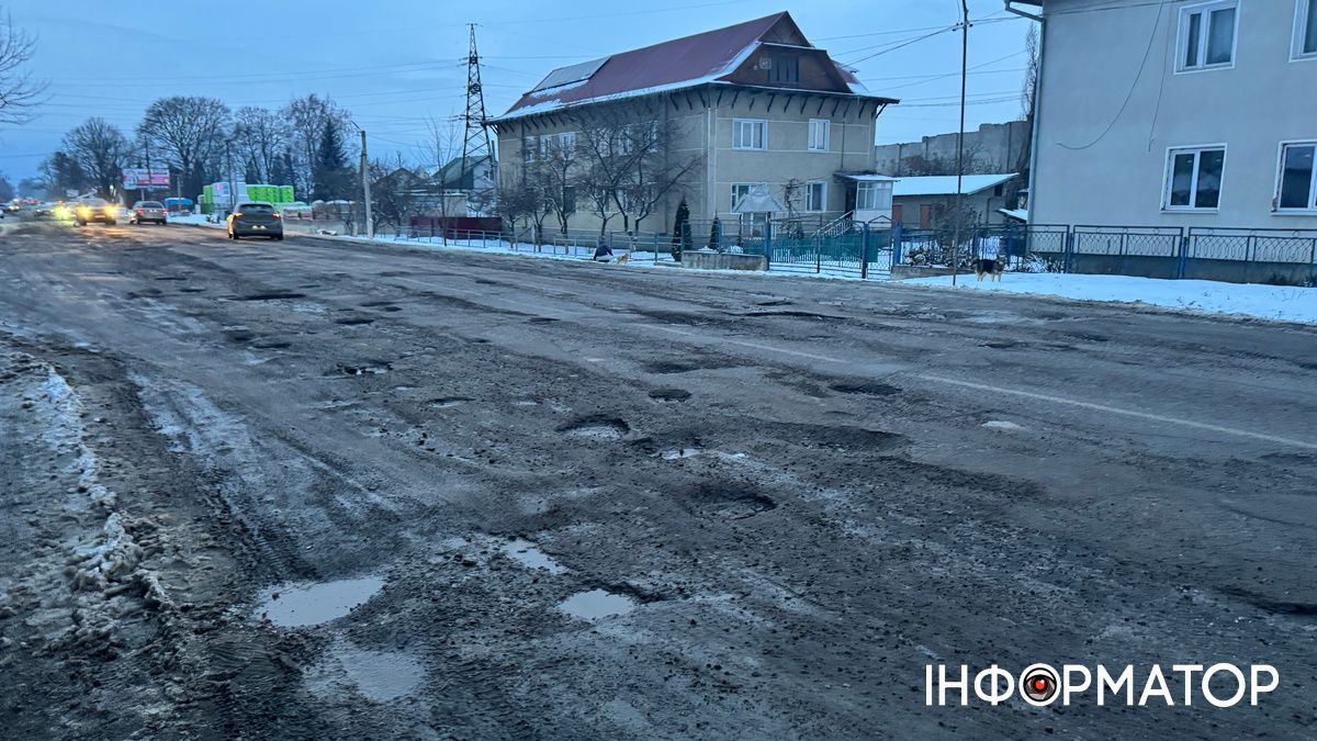 Дорога - решето: водії скаржаться на ями у Нижньому Вербіжі