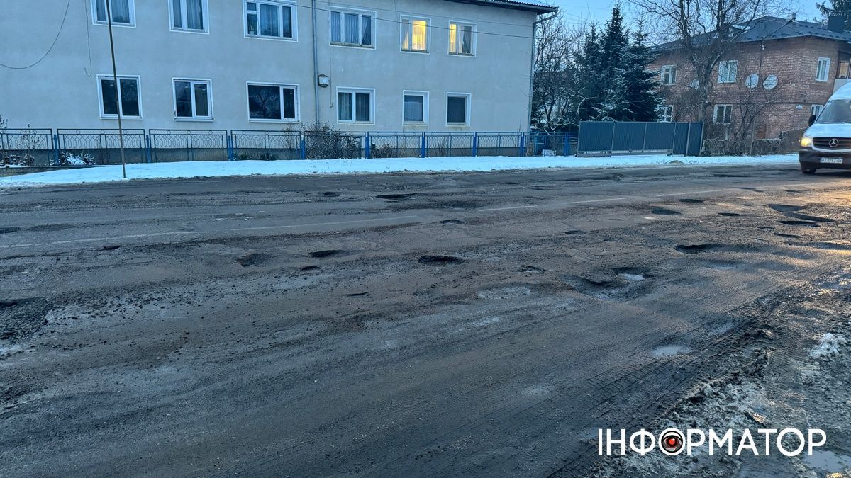Дорога - решето: водії скаржаться на ями у Нижньому Вербіжі 6