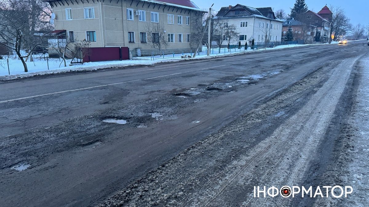 Дорога - решето: водії скаржаться на ями у Нижньому Вербіжі 5