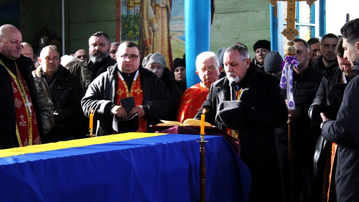 У Делятині на вічний спочинок провели Володимира Мисюка 7