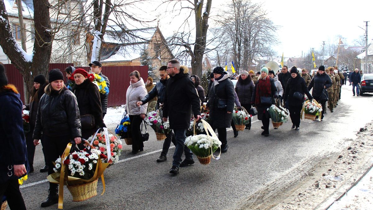 У Делятині на вічний спочинок провели Володимира Мисюка 5