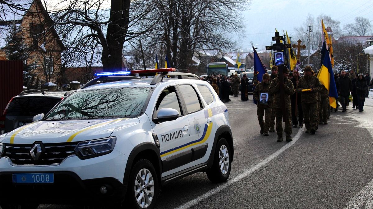 У Делятині на вічний спочинок провели Володимира Мисюка 4