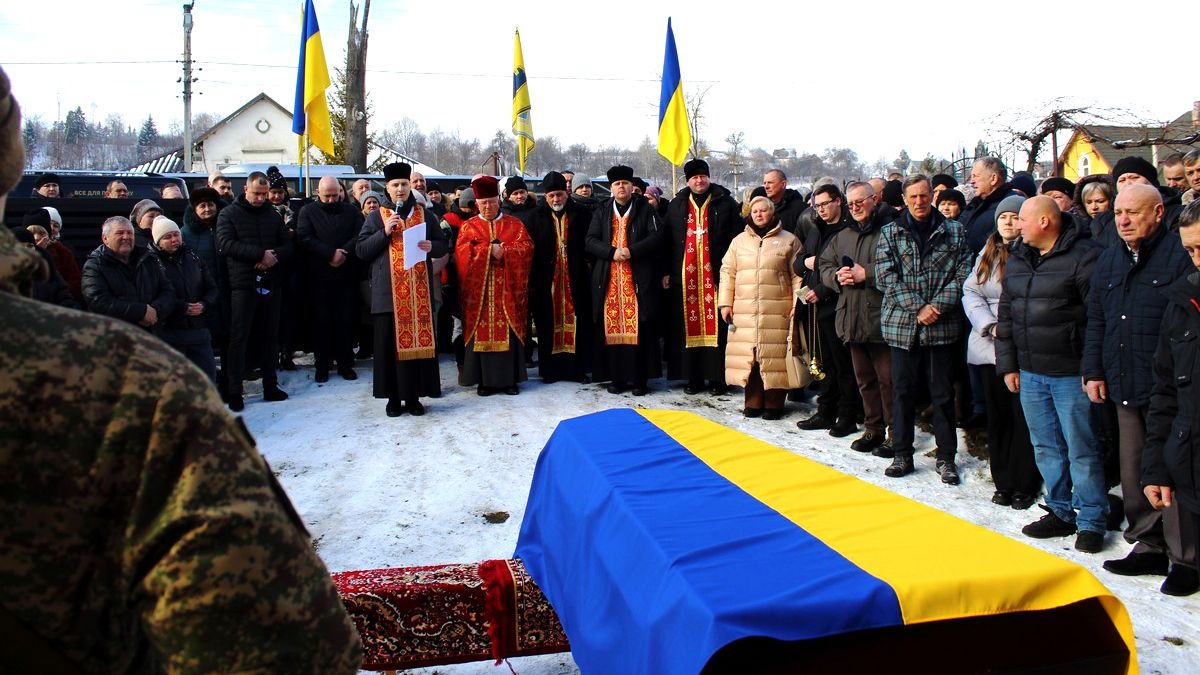 У Делятині на вічний спочинок провели Володимира Мисюка 3