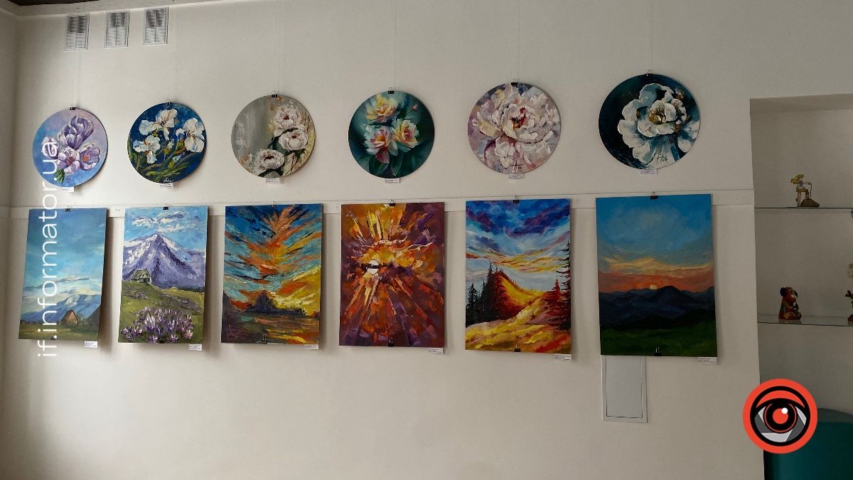 В Арт-просторі Надвірної відкрили виставку робіт юних художників