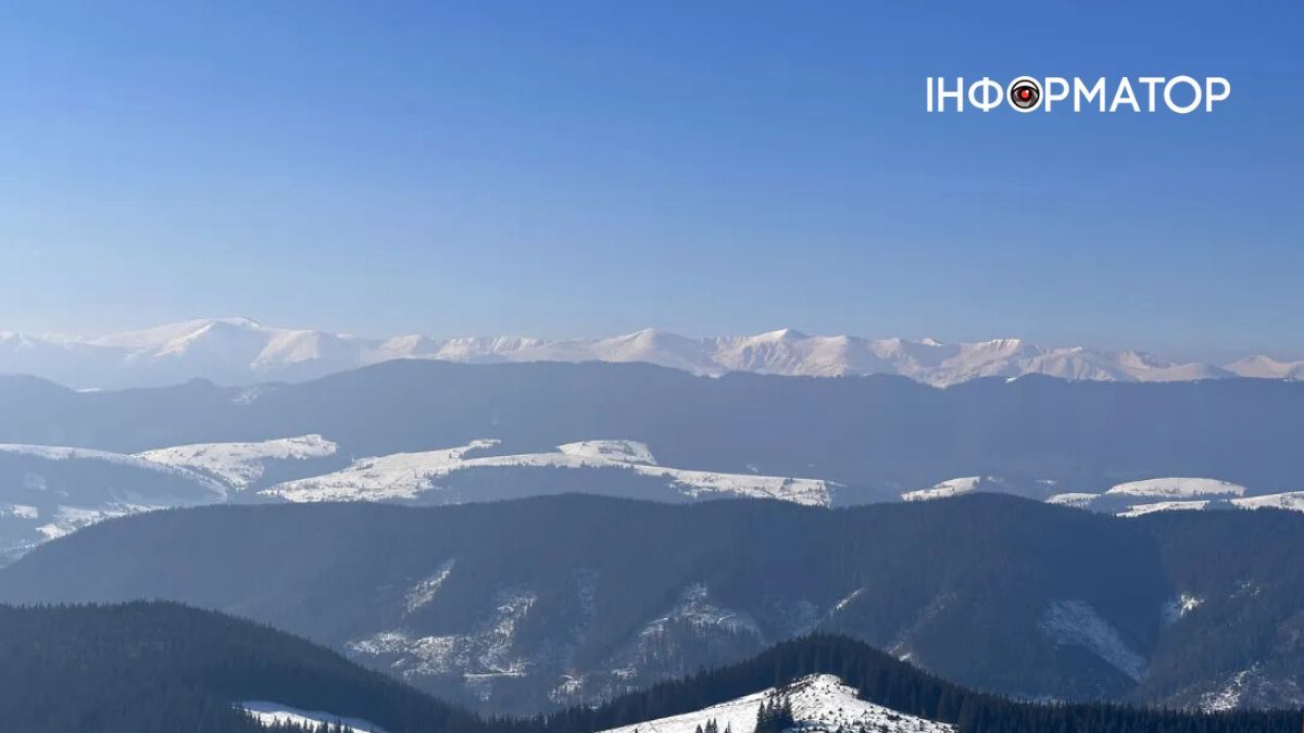 Краєвид зимових Карпат на Верховинщині Краєвид зимових Карпат на Верховинщині