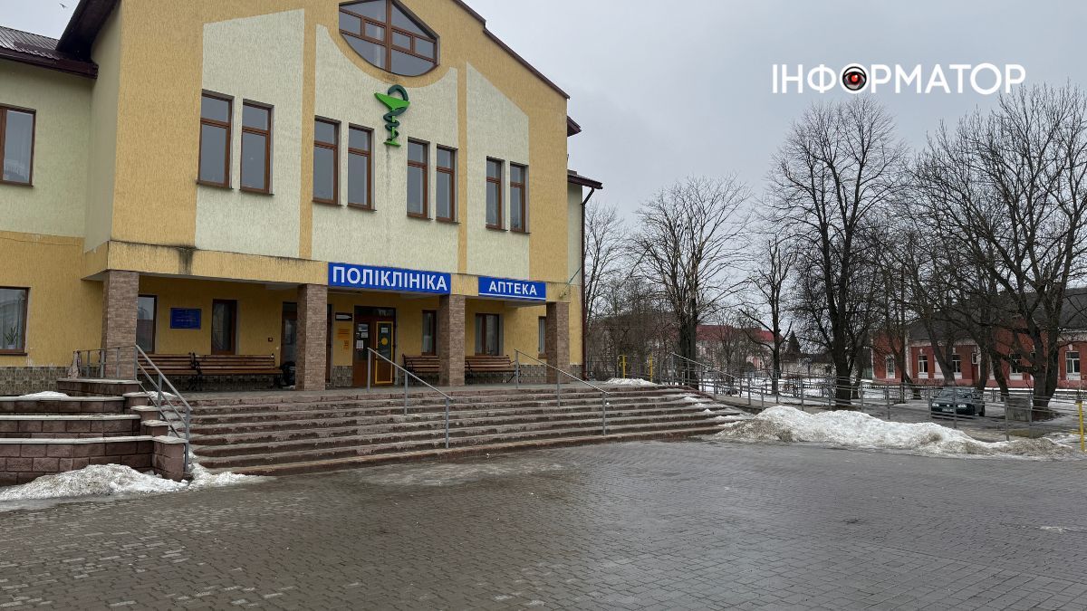 Демонтували пункт незламності біля поліклініки в Коломиї