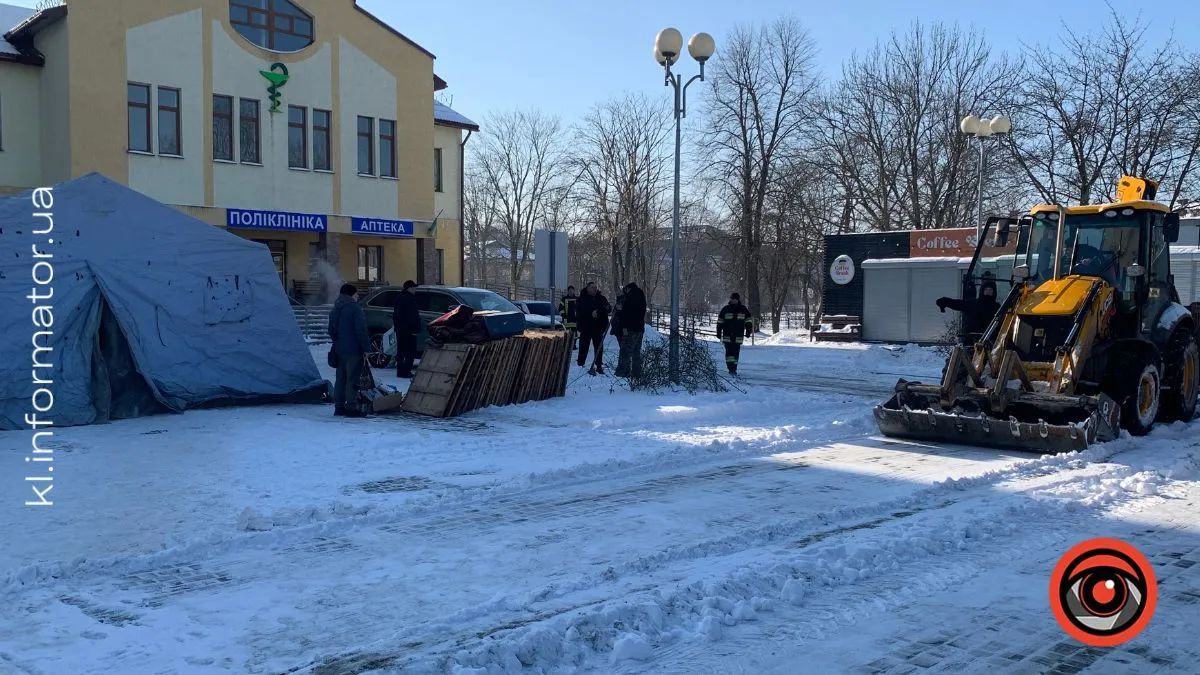 Встановлення пункту незламності біля дорослої поліклініки в Коломиї Встановлення пункту незламності біля дорослої поліклініки в Коломиї