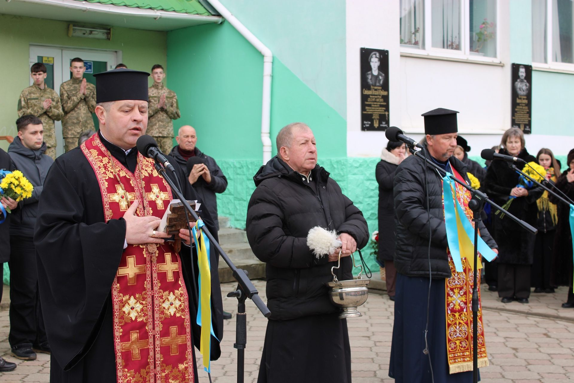 У Верховині відкрили меморіальну дошку полеглому захиснику Івану Сорохану 4