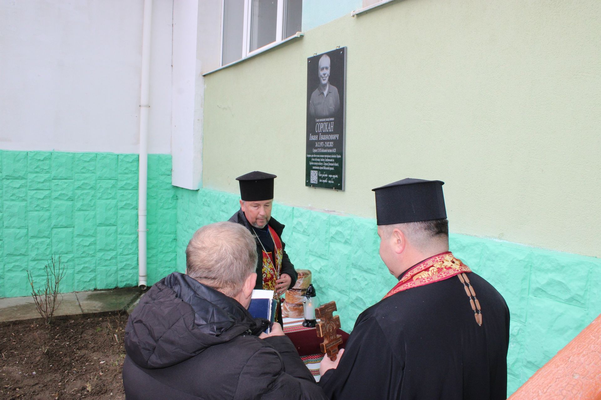 У Верховині відкрили меморіальну дошку полеглому захиснику Івану Сорохану 6