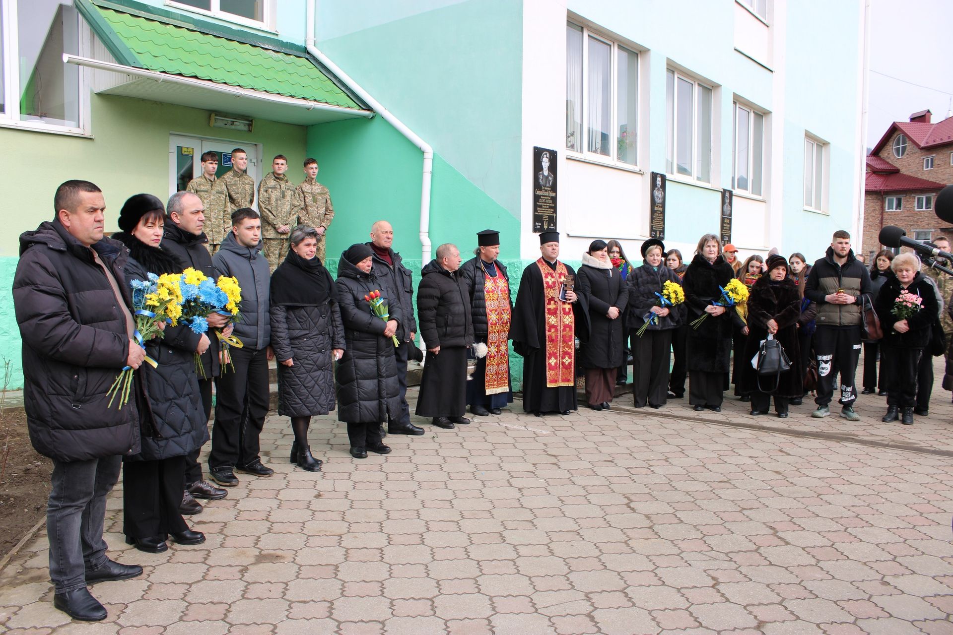 У Верховині відкрили меморіальну дошку полеглому захиснику Івану Сорохану 7