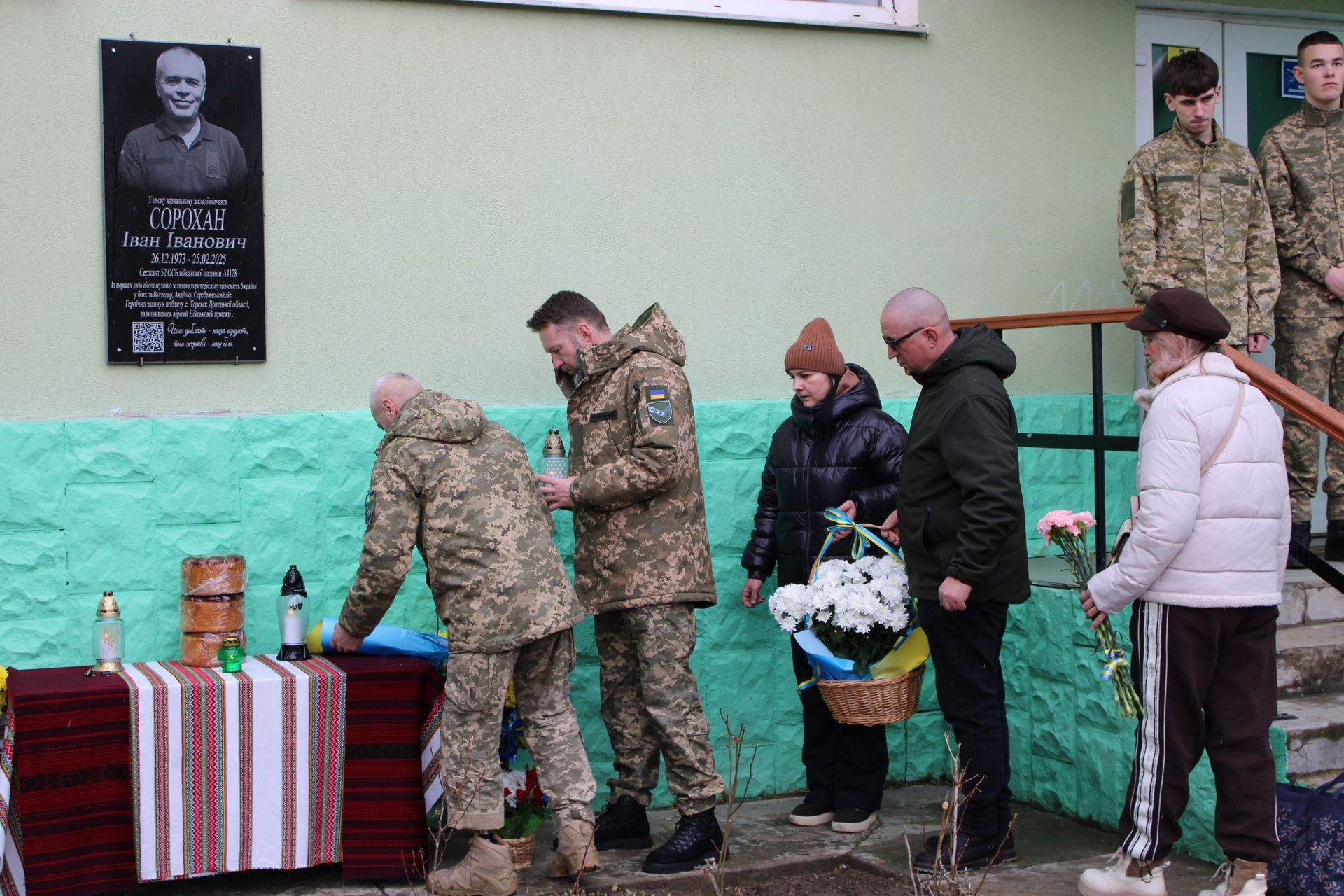 У Верховині відкрили меморіальну дошку полеглому захиснику Івану Сорохану 9