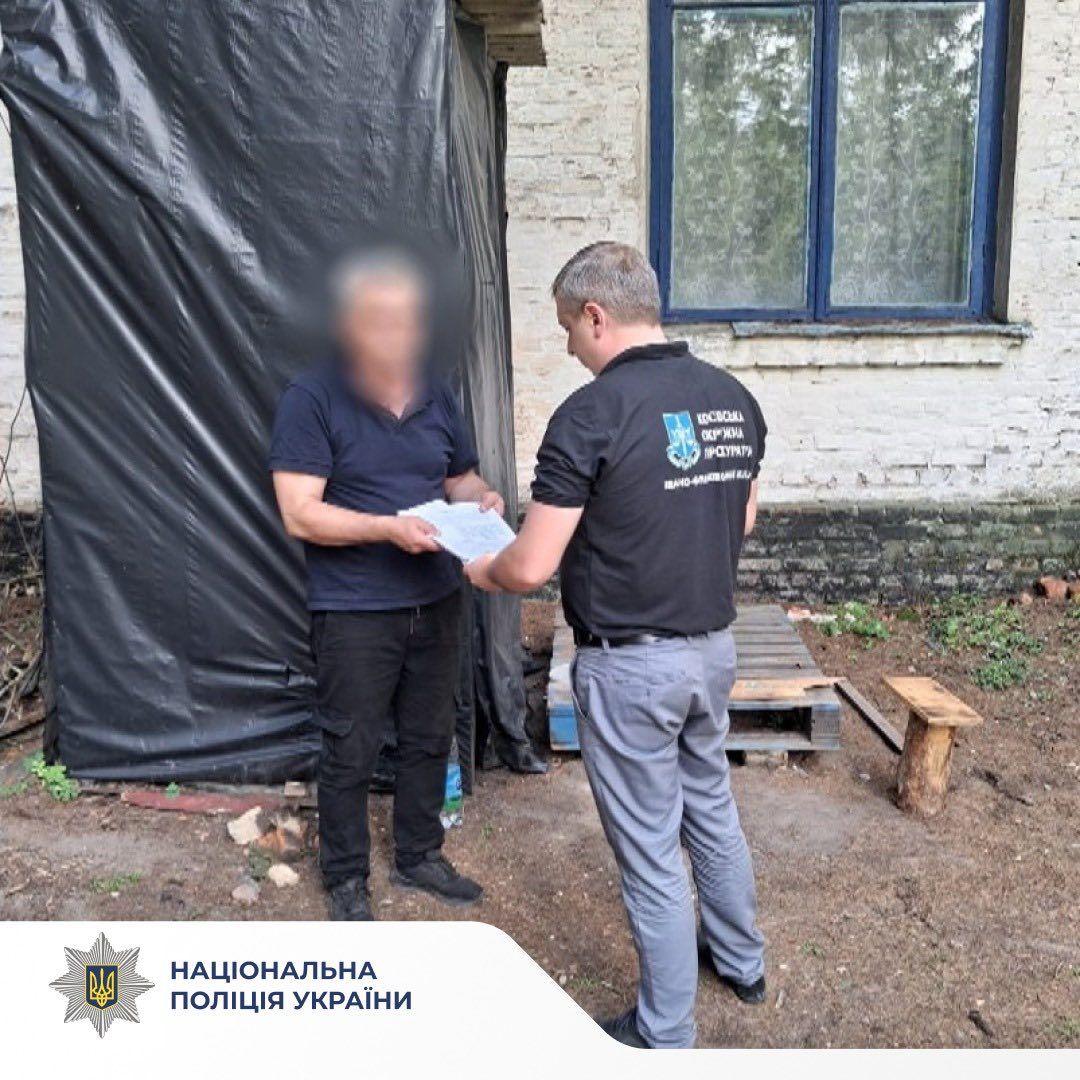 Оголошення підозри очільнику Яблунівської громади. Серпень 2025 року. Фото: Івано-Франківська обласна прокуратура