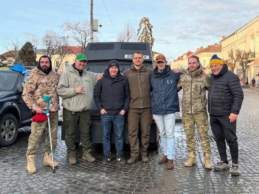 Волонтери "Jeeps for Peace" доставили в Коломию ще 25 автівок для ЗСУ 7