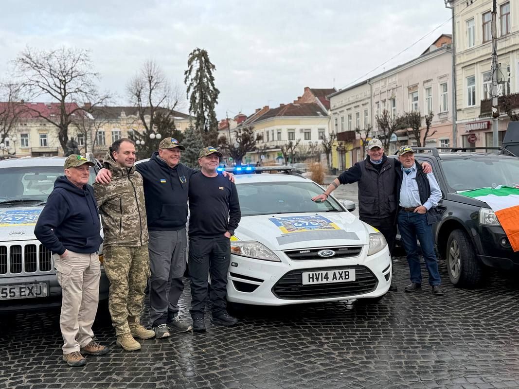 Волонтери "Jeeps for Peace" доставили в Коломию ще 25 автівок для ЗСУ 4
