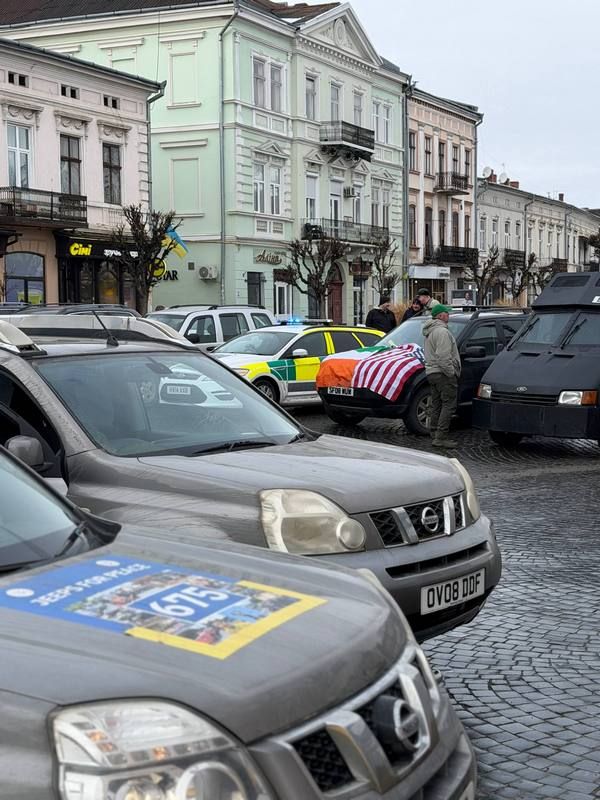 Волонтери "Jeeps for Peace" доставили в Коломию ще 25 автівок для ЗСУ 2