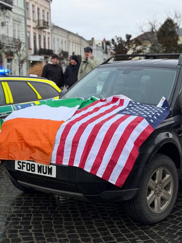 Волонтери "Jeeps for Peace" доставили в Коломию ще 25 автівок для ЗСУ 9