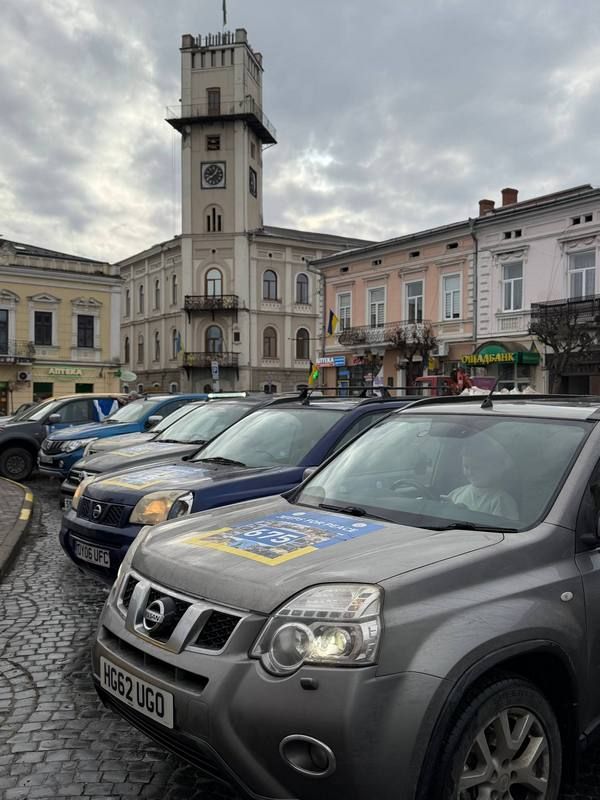 Волонтери "Jeeps for Peace" доставили в Коломию ще 25 автівок для ЗСУ 1