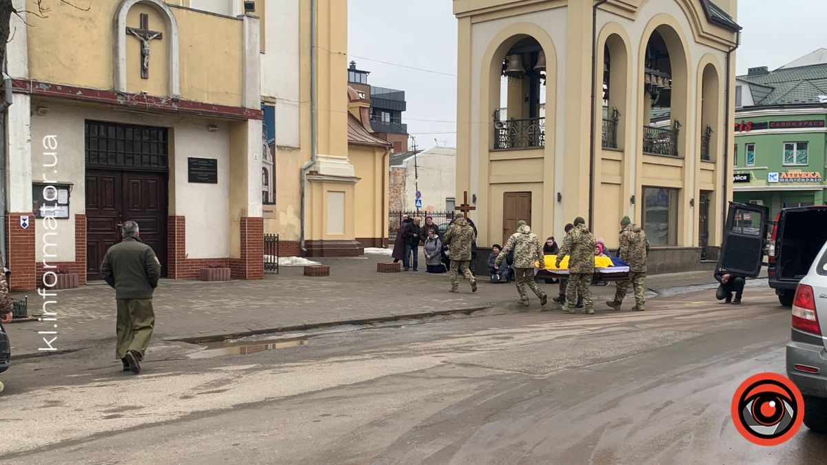У Коломиї "на щиті" зустріли полеглого воїна Любомира Фотуйму 3