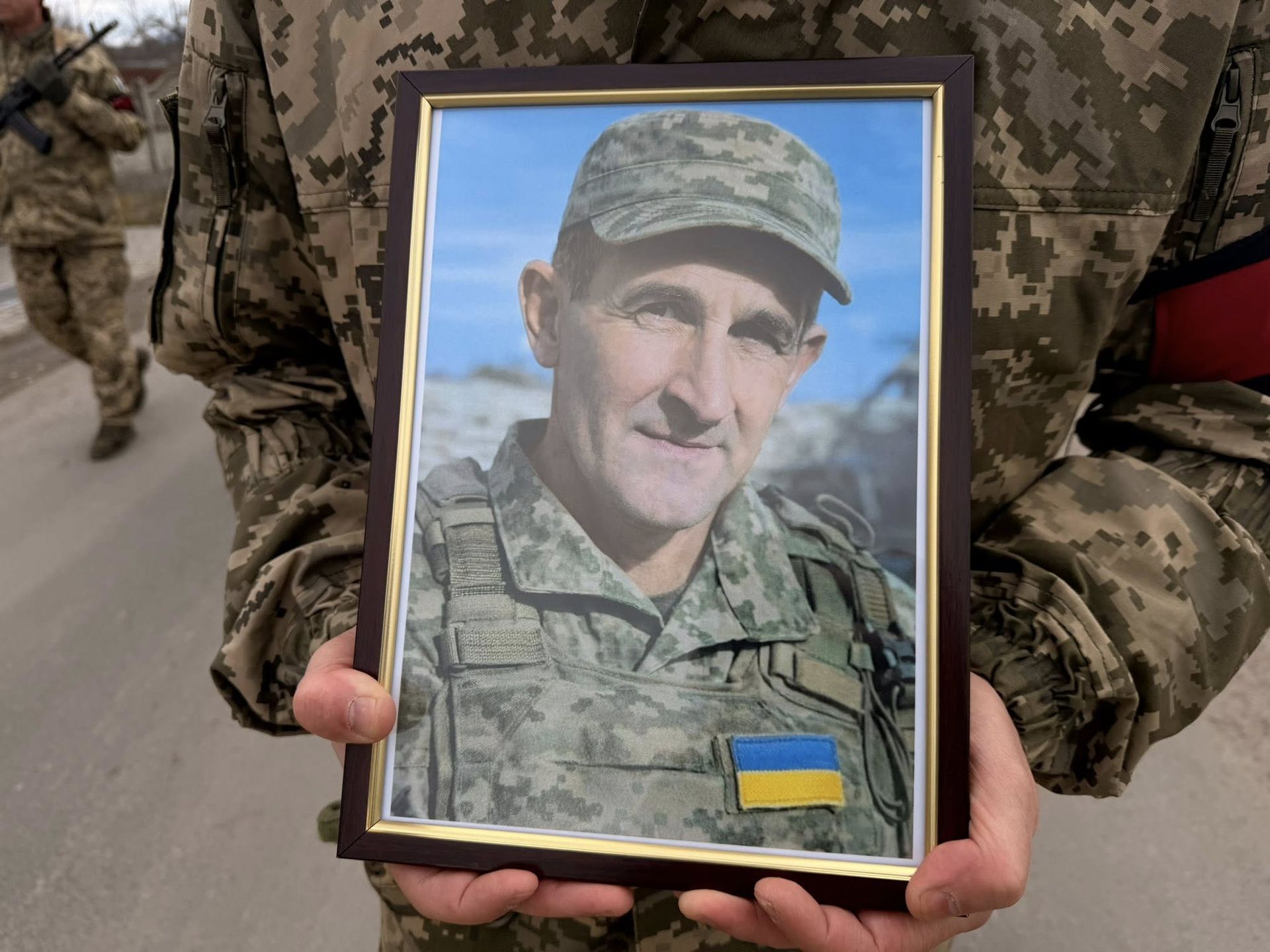 У Надвірнянській громаді провели в останню дорогу померлого воїна Ігоря Яцурака 1